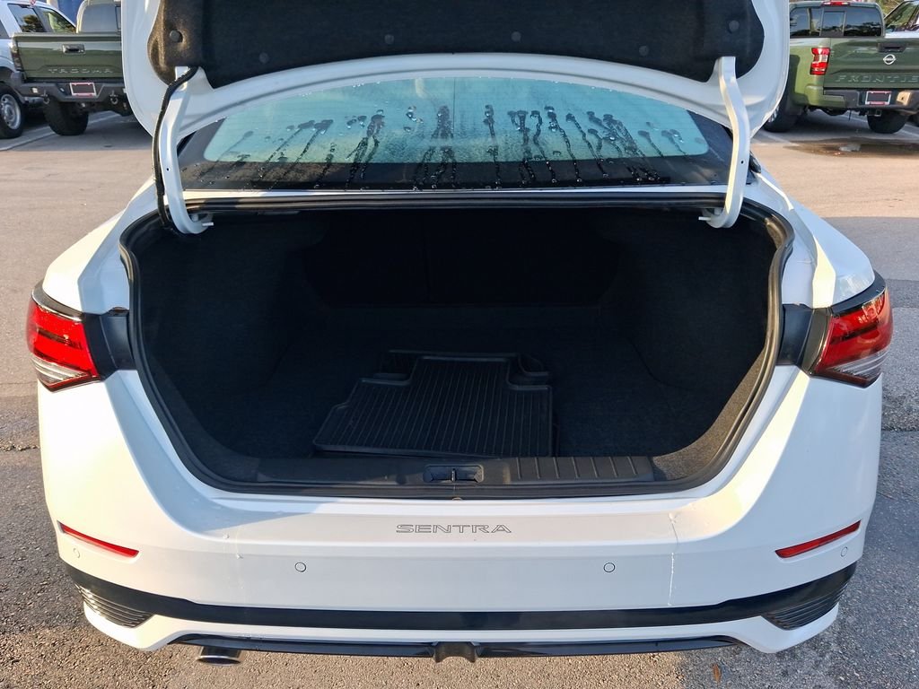 Used 2025 White Nissan SR image 13