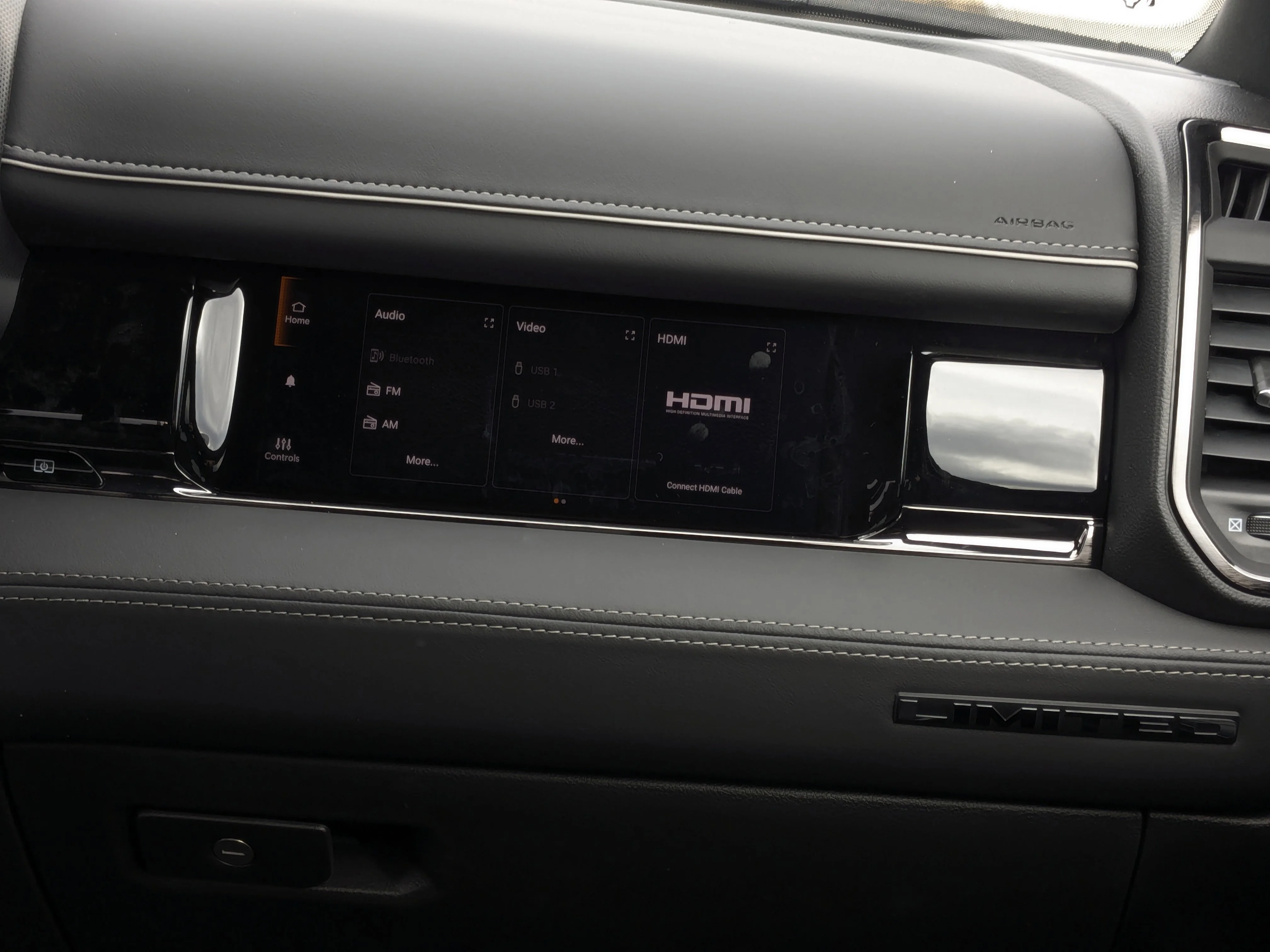 New 2026 Black RAM Limited - 5th Wheel/Gooseneck Prep - 360 Cameras - Sunroof & Tons More! image 24