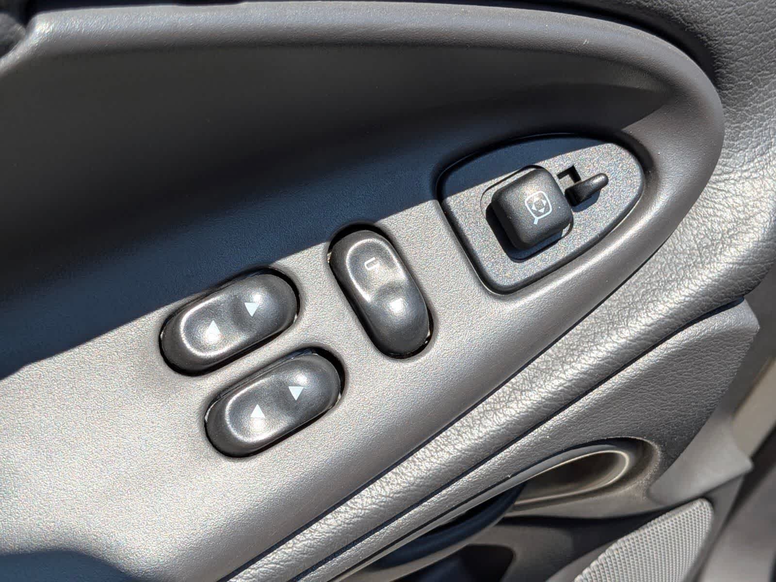 Used 2001 Gray Ford  image 11