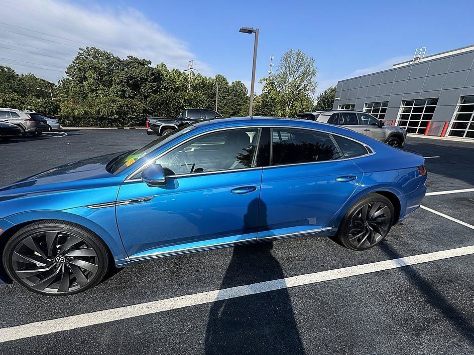 Used 2023 Blue Metallic Volkswagen SEL R-Line image 6