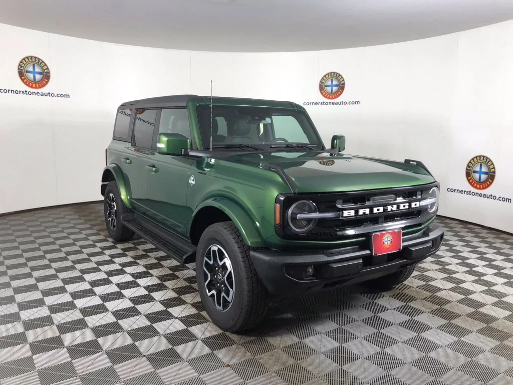 Used 2025 Eruption Green Metallic Ford Outer Banks image 18