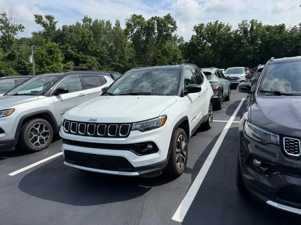 Used 2024 White Jeep Limited image 7