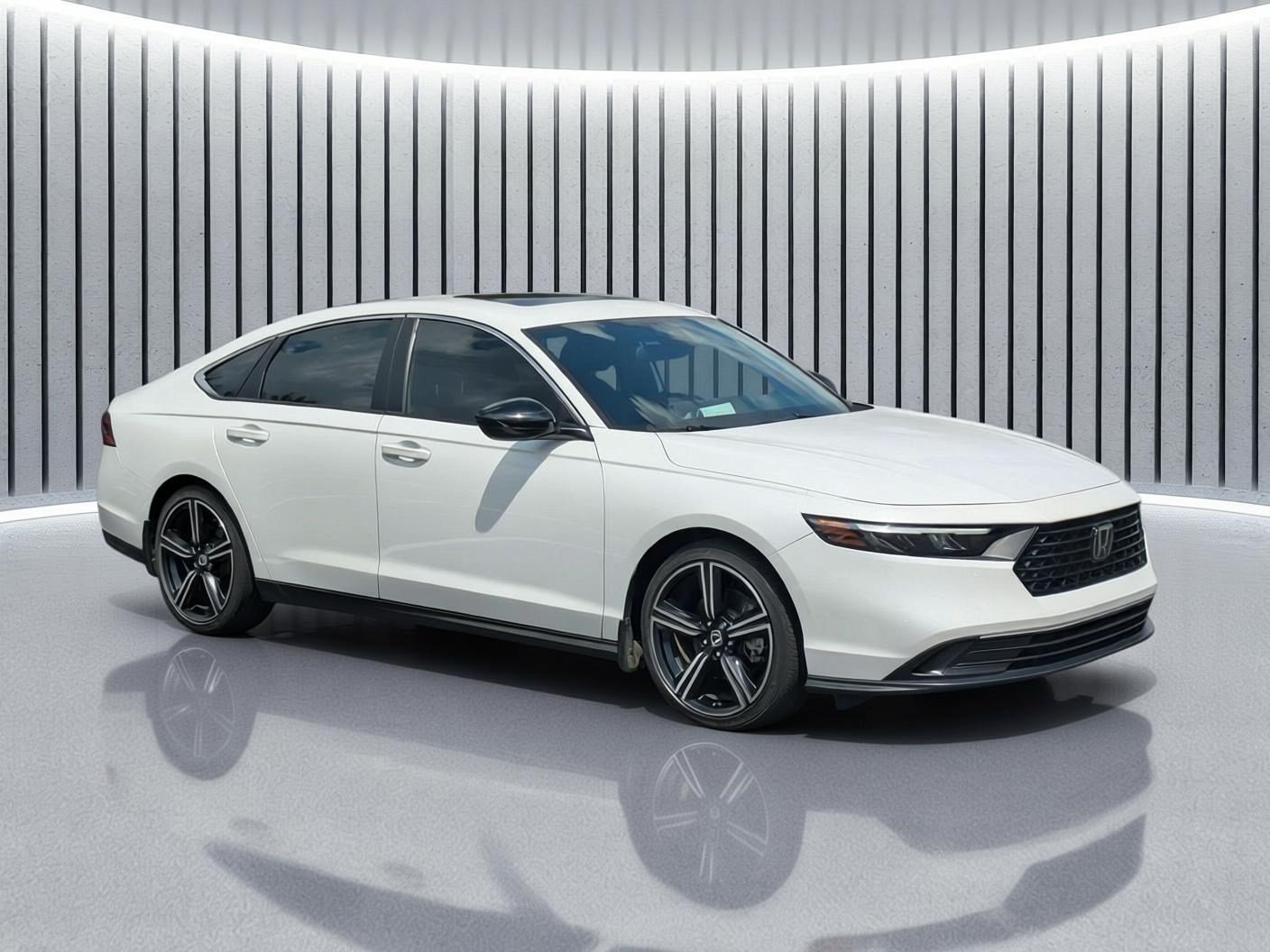 Used 2026 Platinum White Pearl Honda Sport image 2