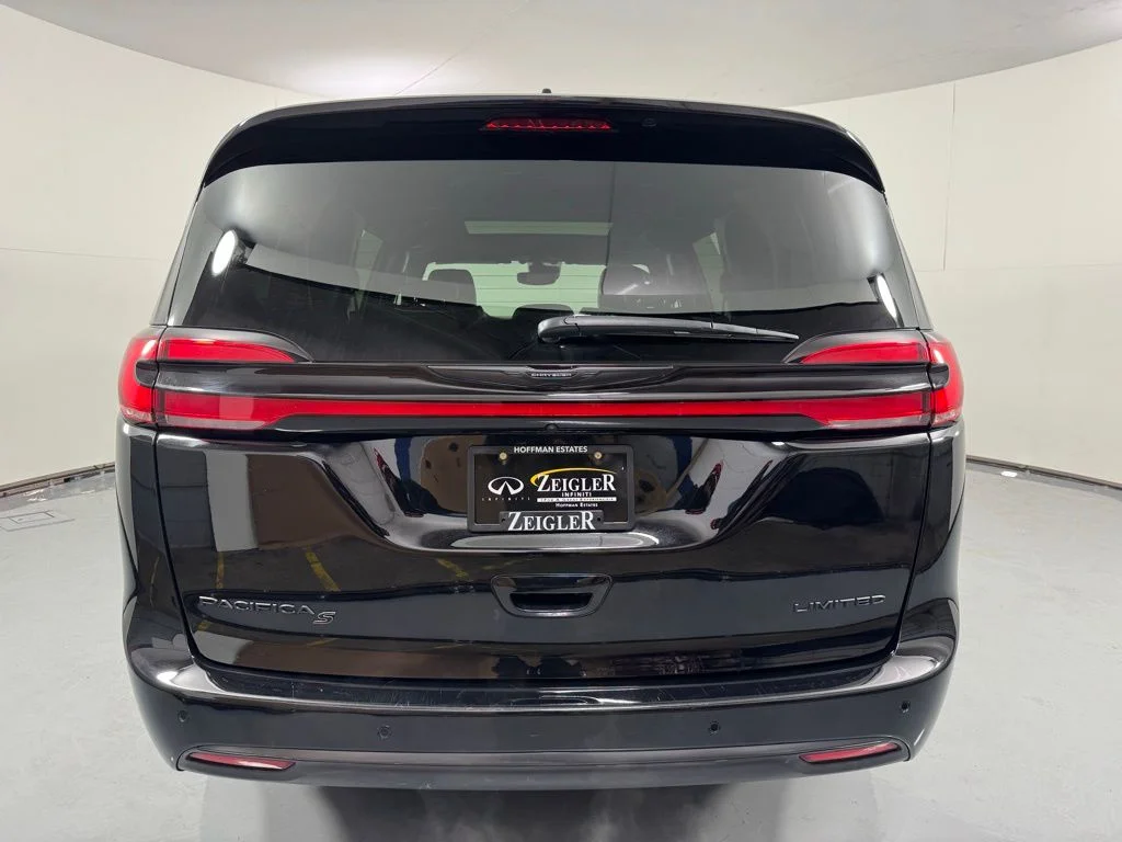 Used 2025 Black Chrysler Limited image 5
