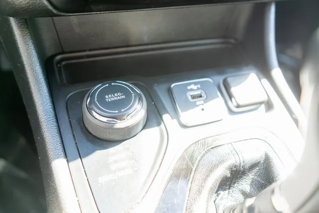 Used 2021 White Jeep Limited image 32