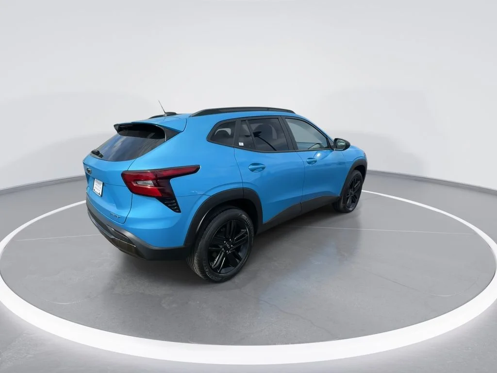 Used 2025 Blue Chevrolet ACTIV image 8