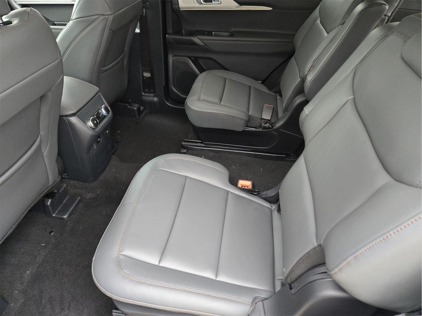 New 2026 Star White Metallic Tri-Coat Ford Active image 18