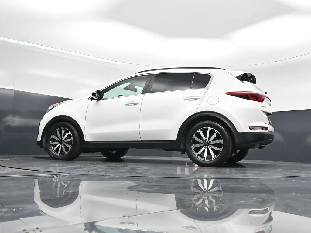 Used 2018 White Kia EX image 53