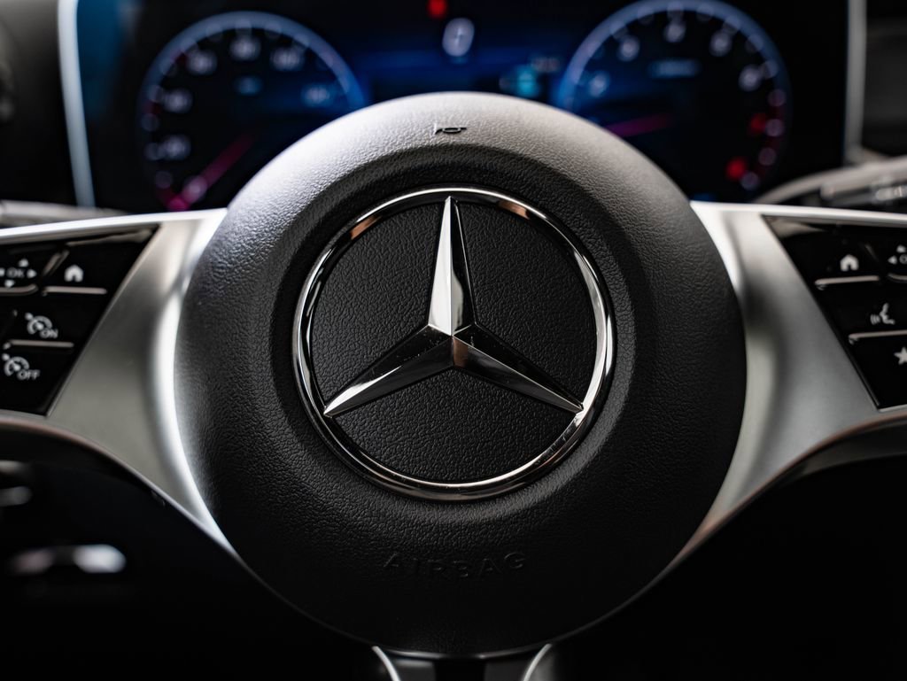 Certified Used 2025 Black Mercedes-Benz GLC 300 image 30