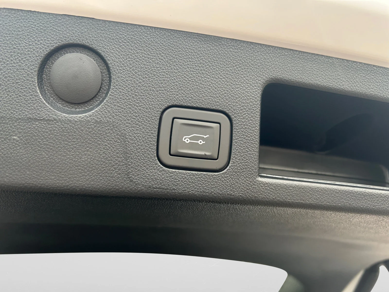 New 2027 Summit White GMC AWD Elevation image 11