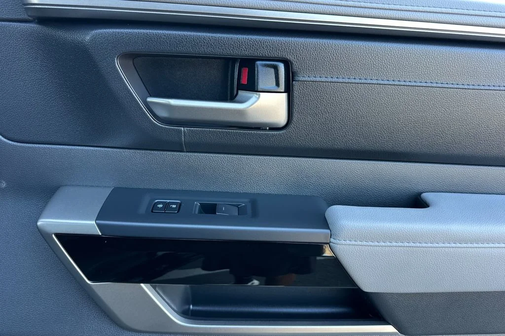 2025 Toyota Tundra Limited - Photo 19