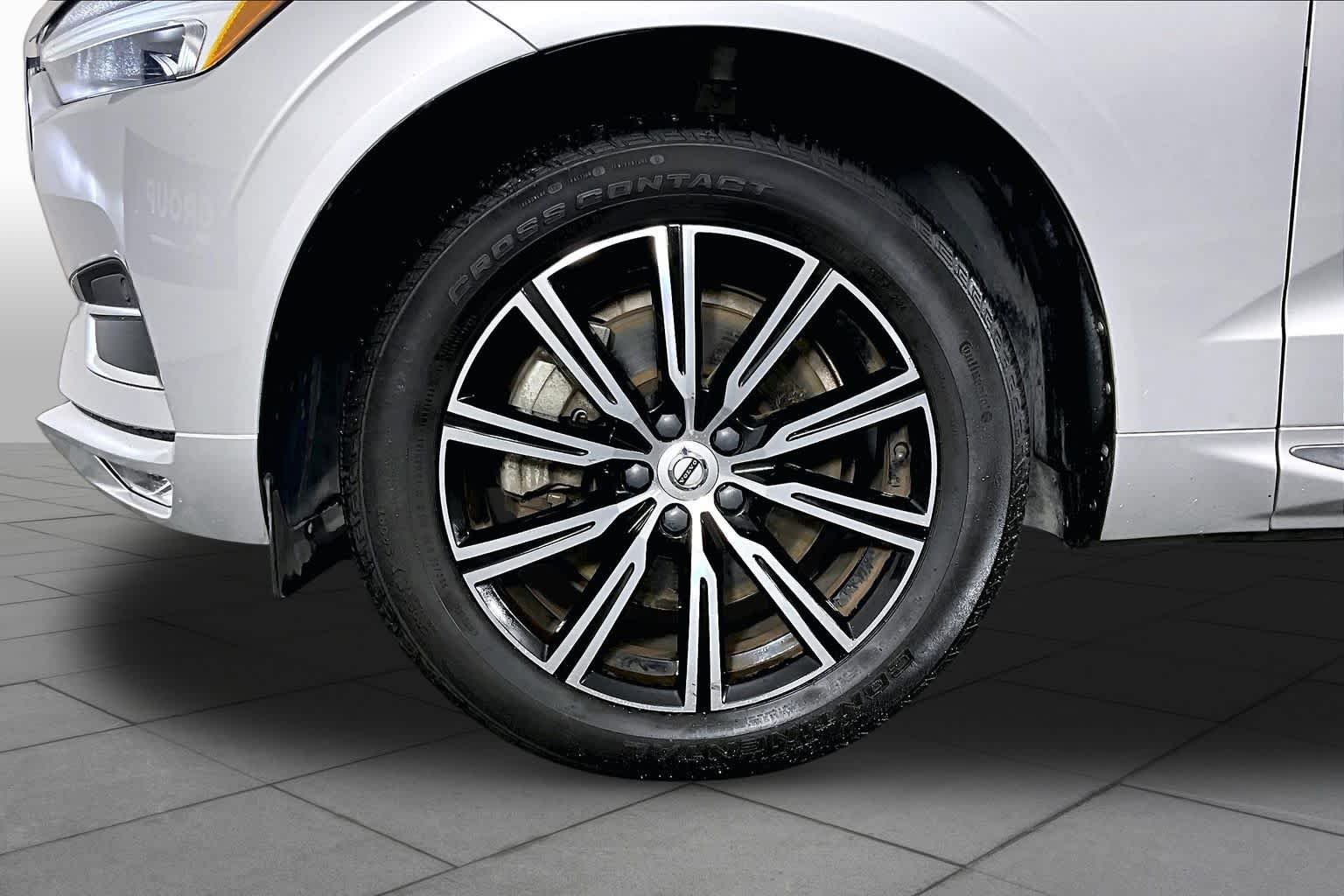 Used 2021 Bright Silver Metallic Volvo Inscription image 11