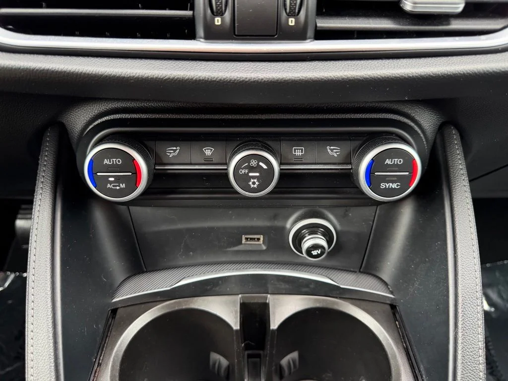 Used 2018 Black Metallic Alfa Romeo Base image 24