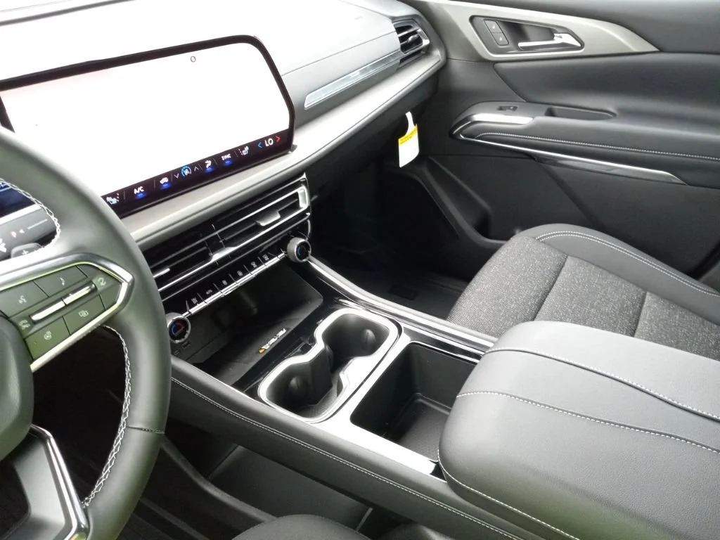 2025 Chevrolet Traverse LT - Photo 20