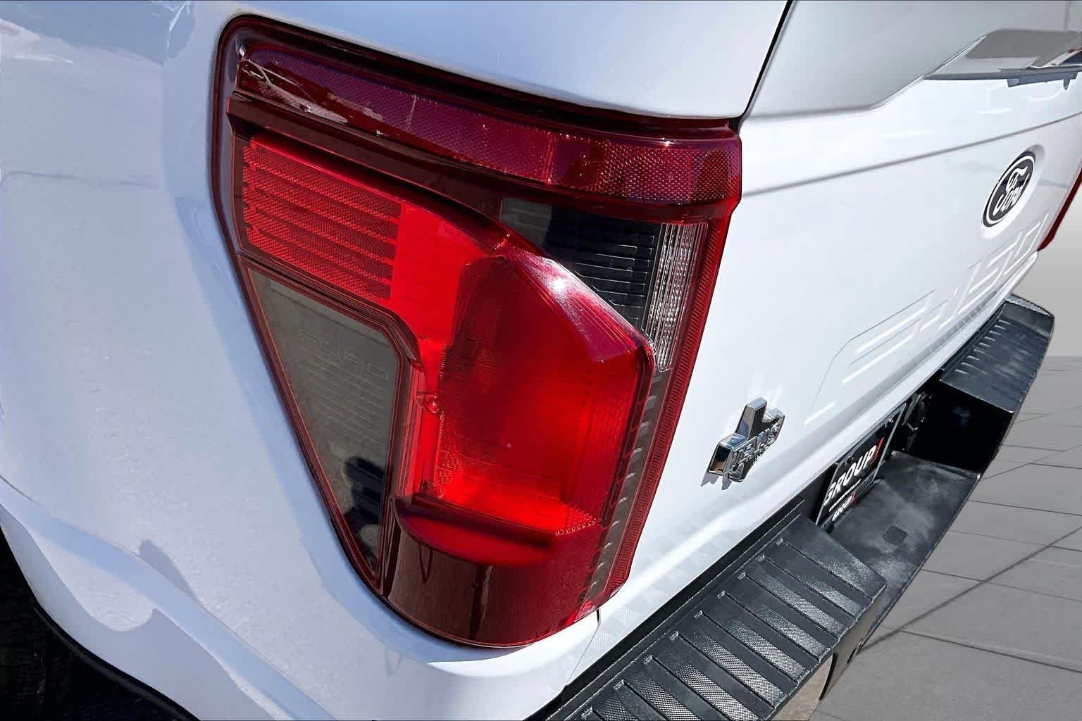 Used 2024 Oxford White Clearcoat Ford XLT image 28