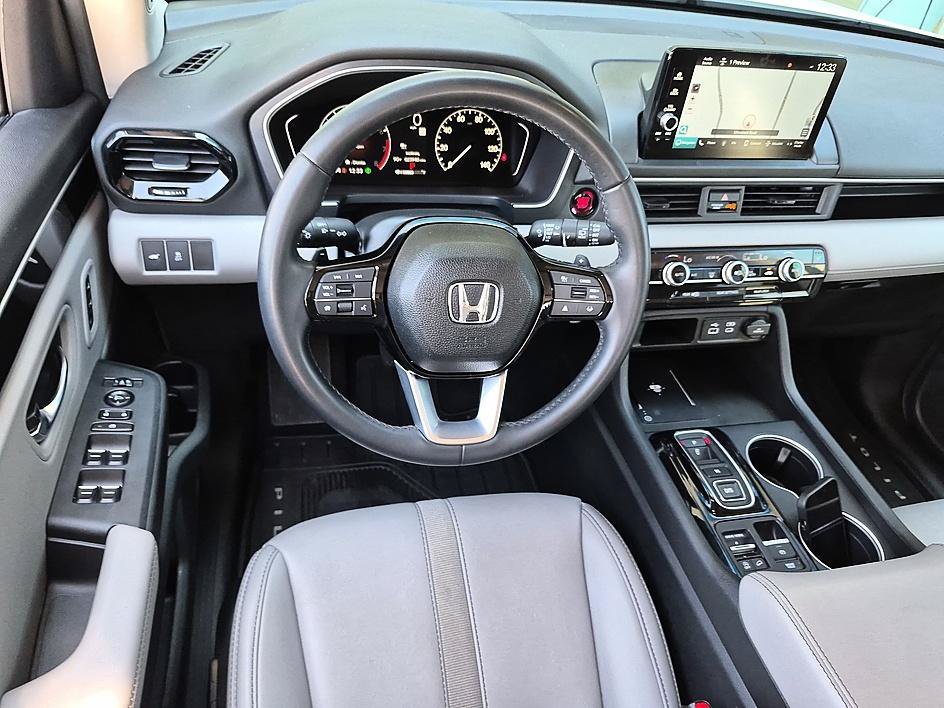 Used 2025 Platinum White Pearl Honda Touring image 31