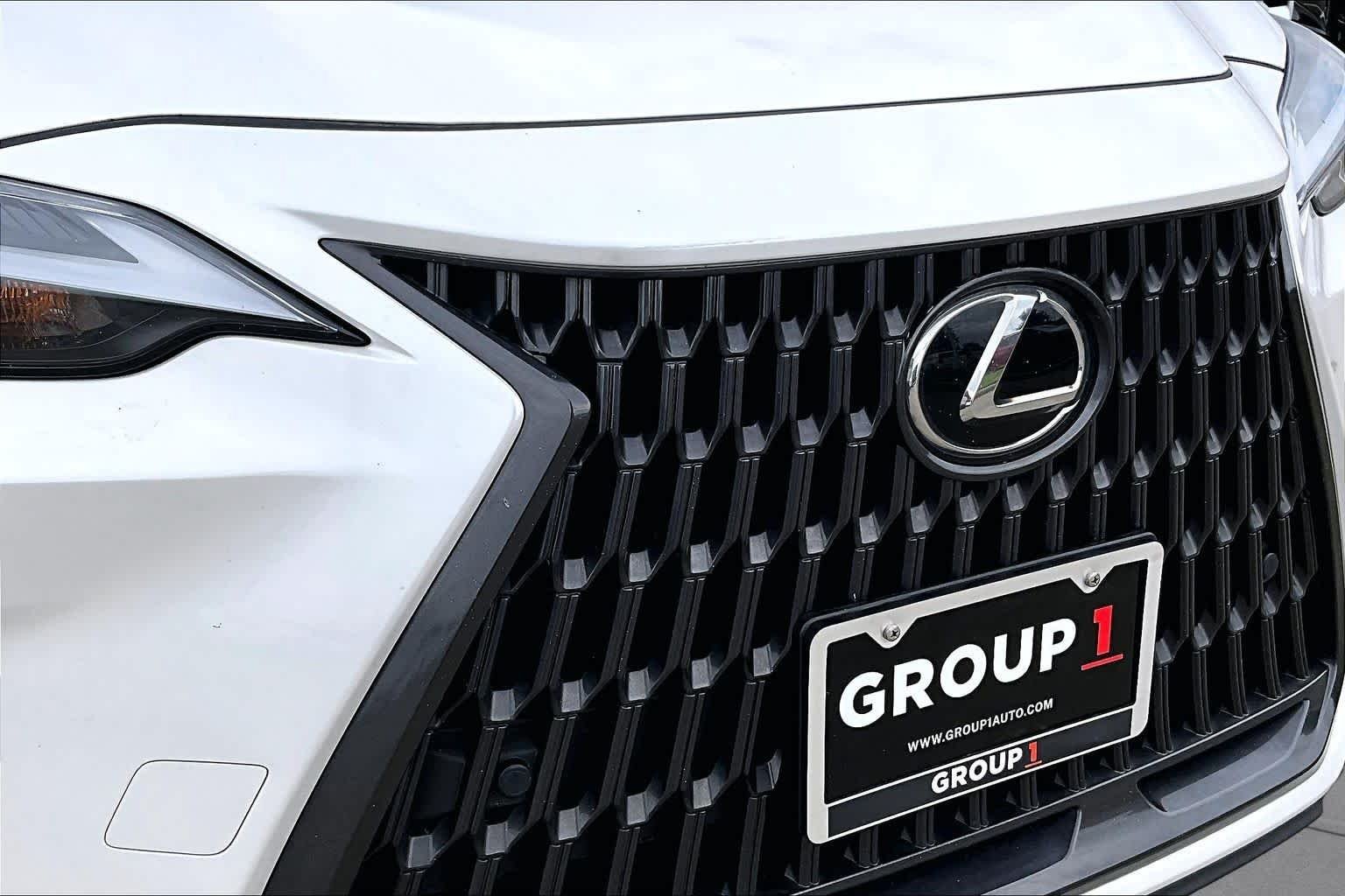Used 2024 Eminent White Pearl Lexus Premium image 27