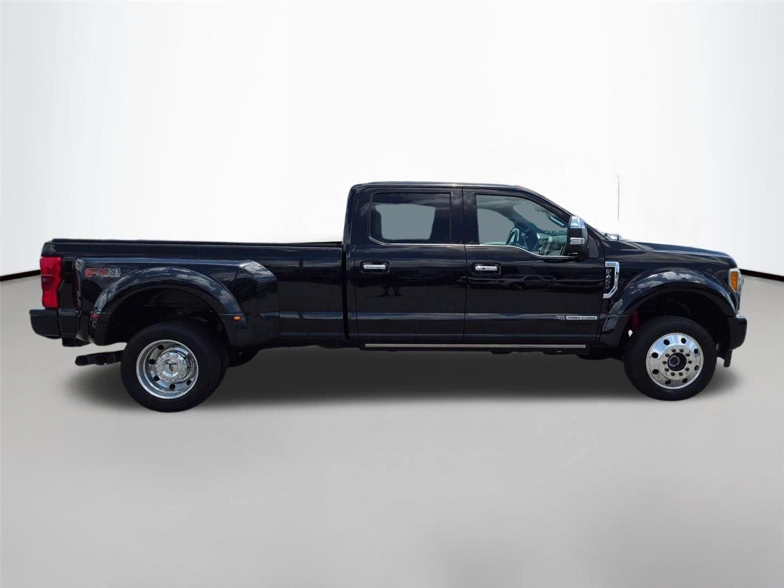 Used 2017 Shadow Black Ford Platinum image 4