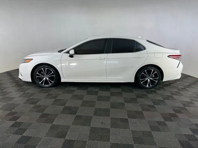 Used 2020 White Toyota SE image 4