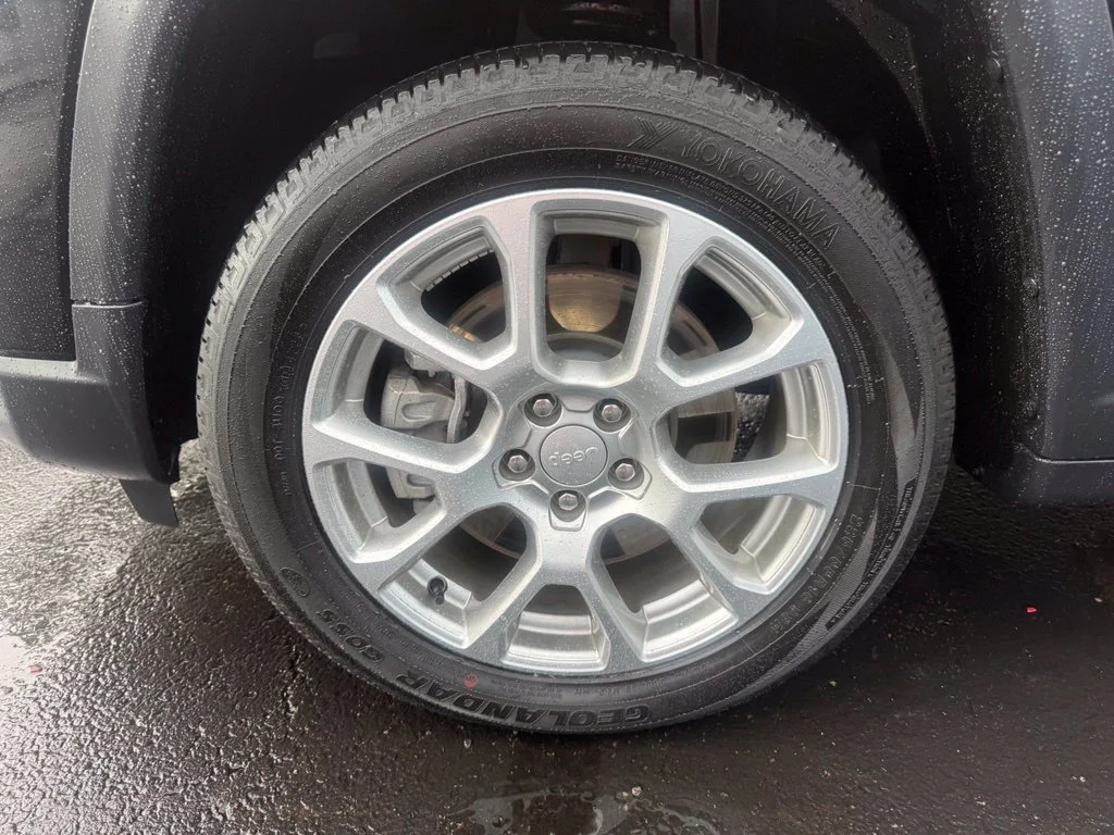 Used 2024 Black Jeep Latitude Lux image 11
