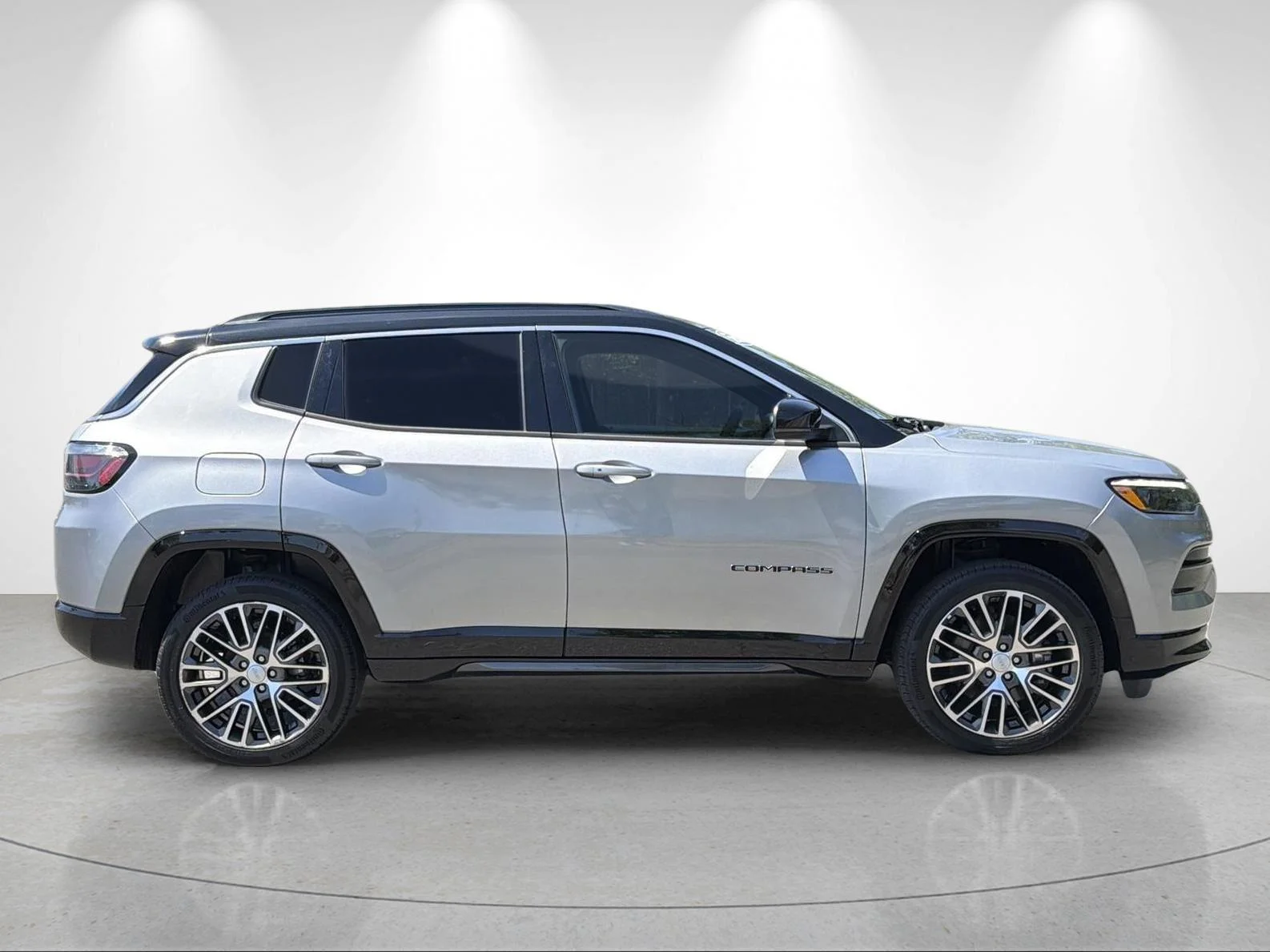 Used 2023 Billet Silver Metallic Clearcoat Jeep Limited image 6