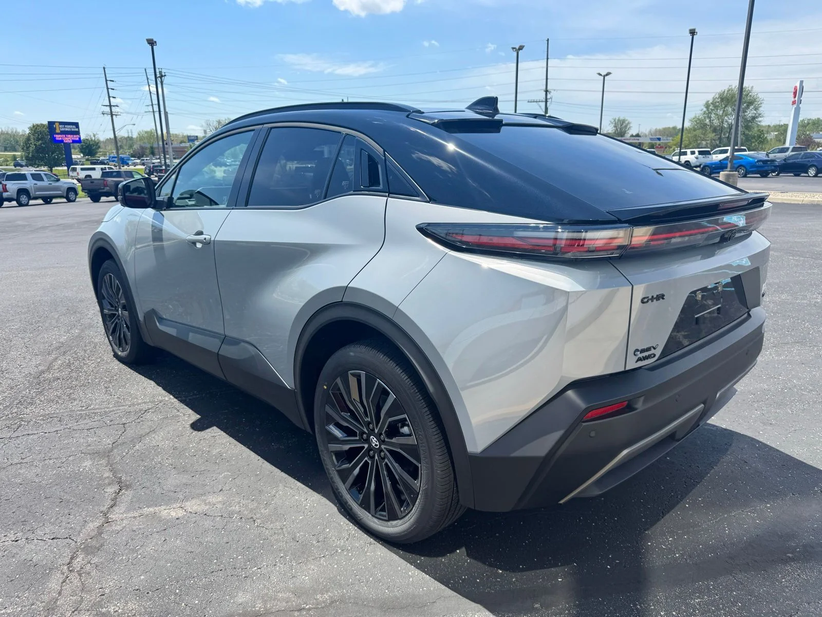 New 2026 Cement with Midnight Black Metallic roof <sup>1</sup> Toyota  XSE image 5