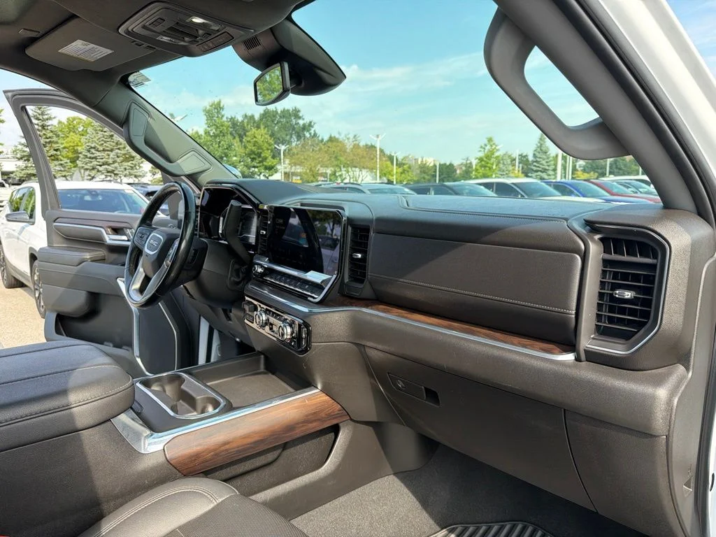 Used 2024 White GMC SLT image 29