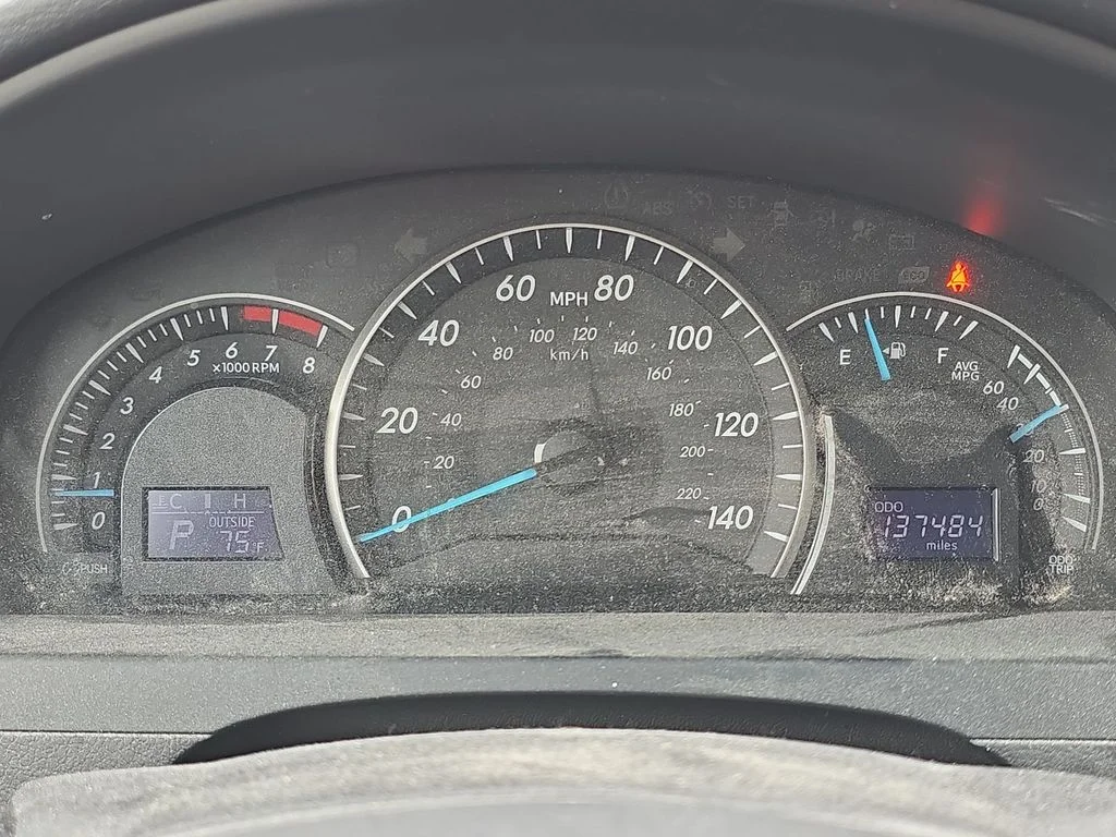 Used 2015 Gray Toyota LE image 26
