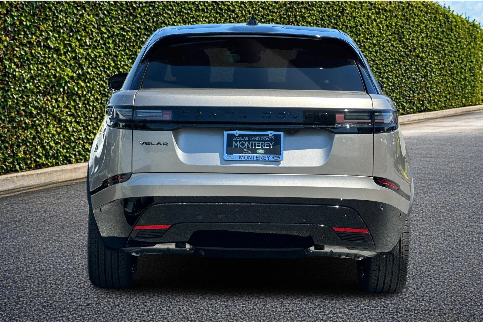 New 2026 Batumi Gold LAND ROVER Dynamic SE image 5