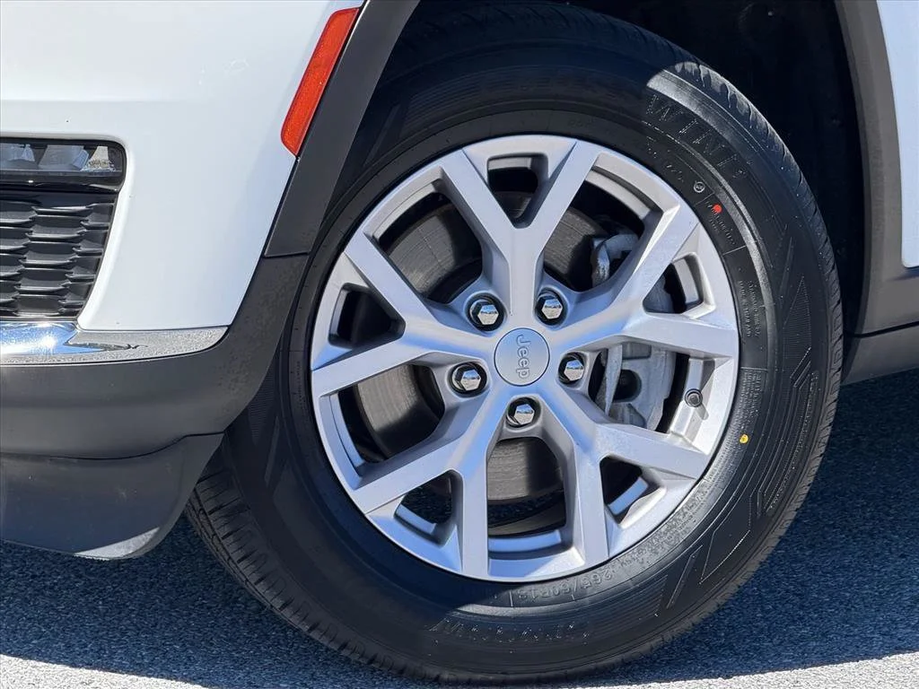 Used 2022 White Jeep Limited image 32