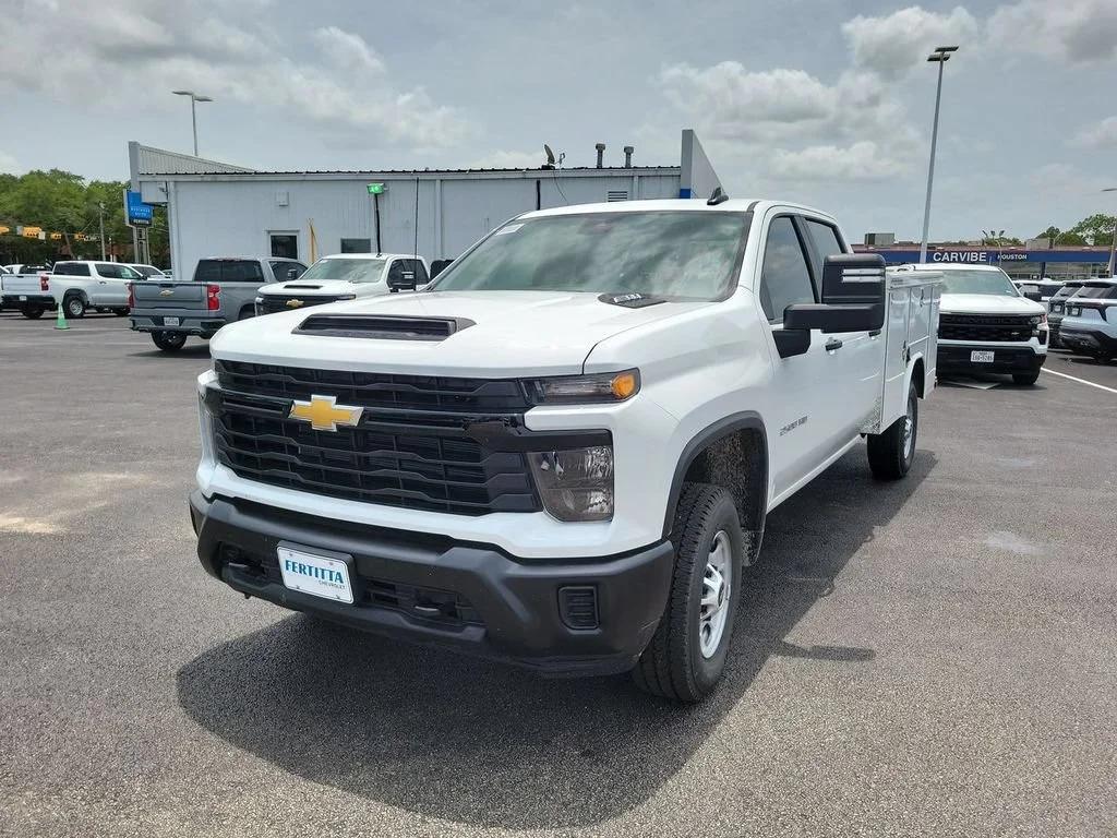New 2026 Summit White Chevrolet WT image 17