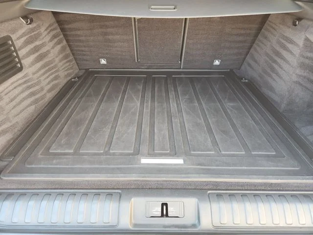 Used 2022 Red Land Rover HSE Silver Edition image 31
