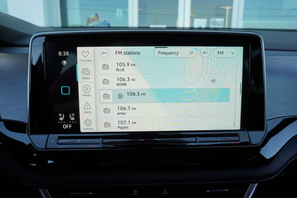 New 2026 White/off-white Volkswagen 2.0T SE w/Technology image 16