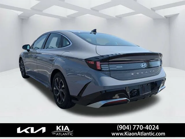 Used 2025 Blue Hyundai SEL image 5