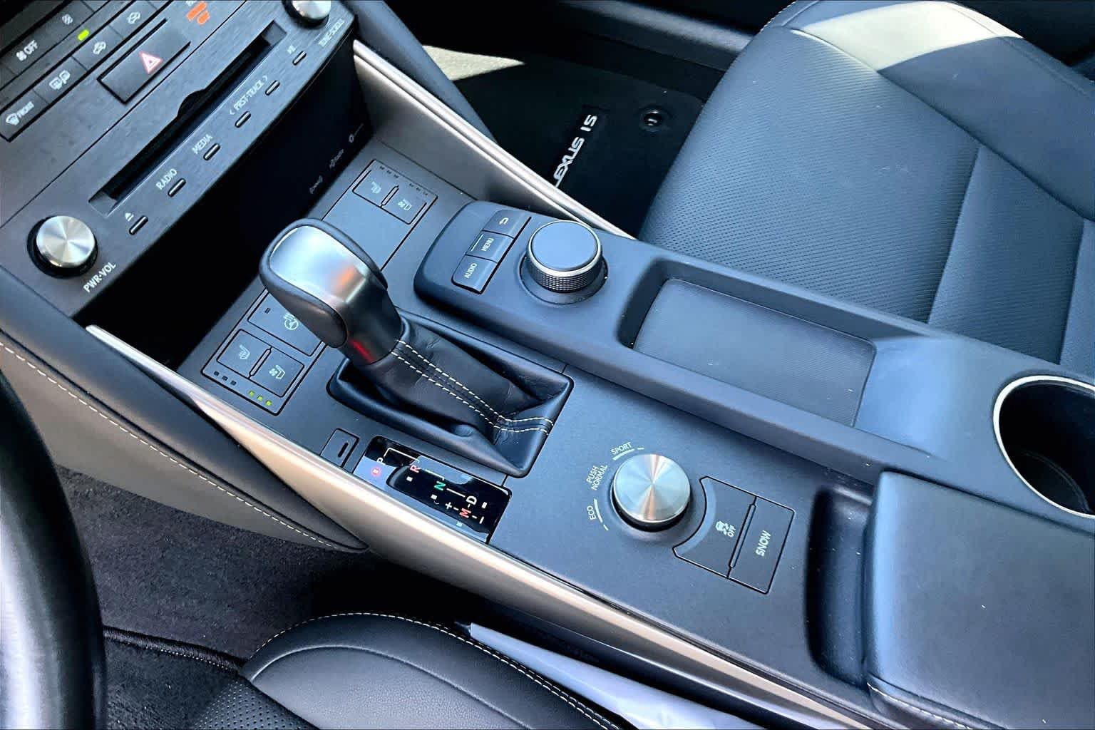 Used 2019 Atomic Silver Lexus  image 17