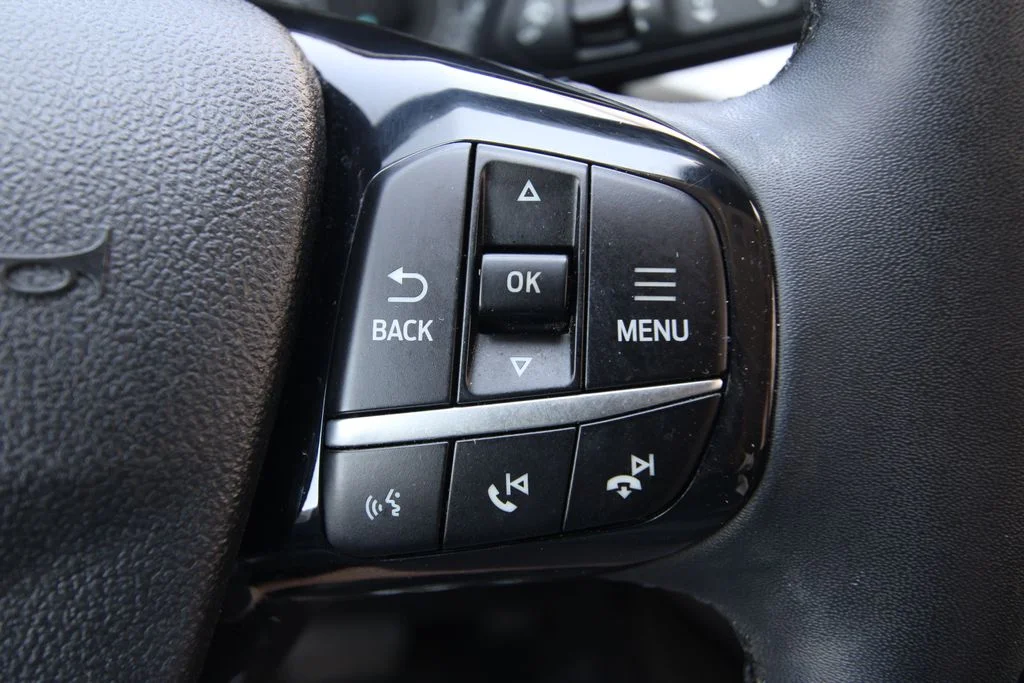 Used 2021 Red Ford SE image 22