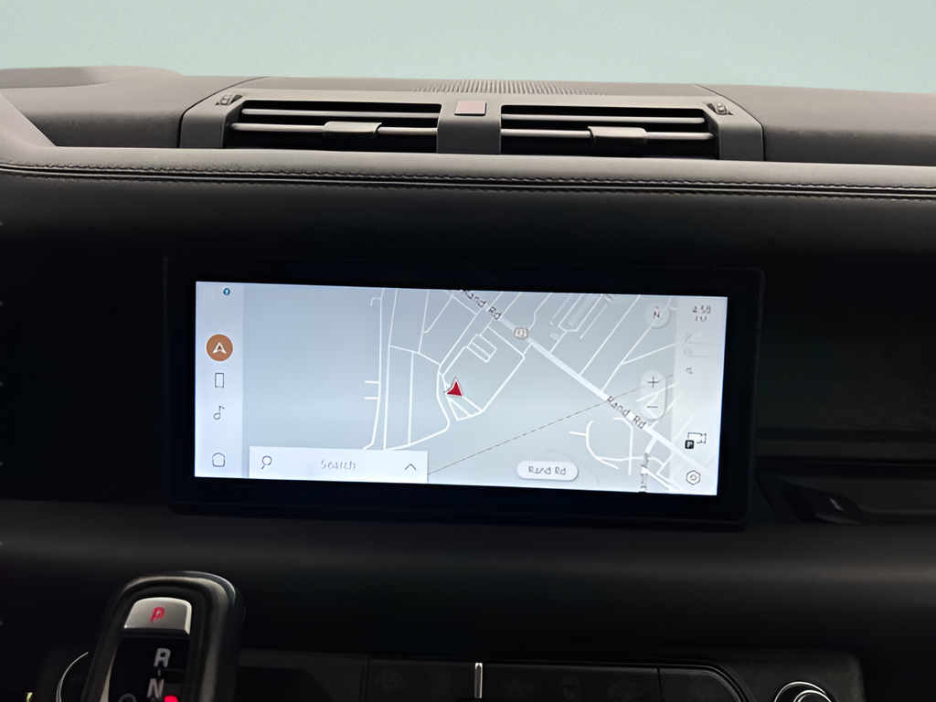 Used 2021  Land Rover X image 32