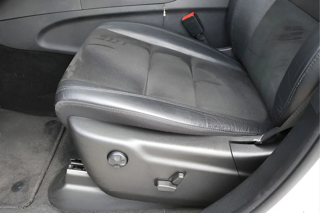 Used 2022 White Jeep Laredo X image 16