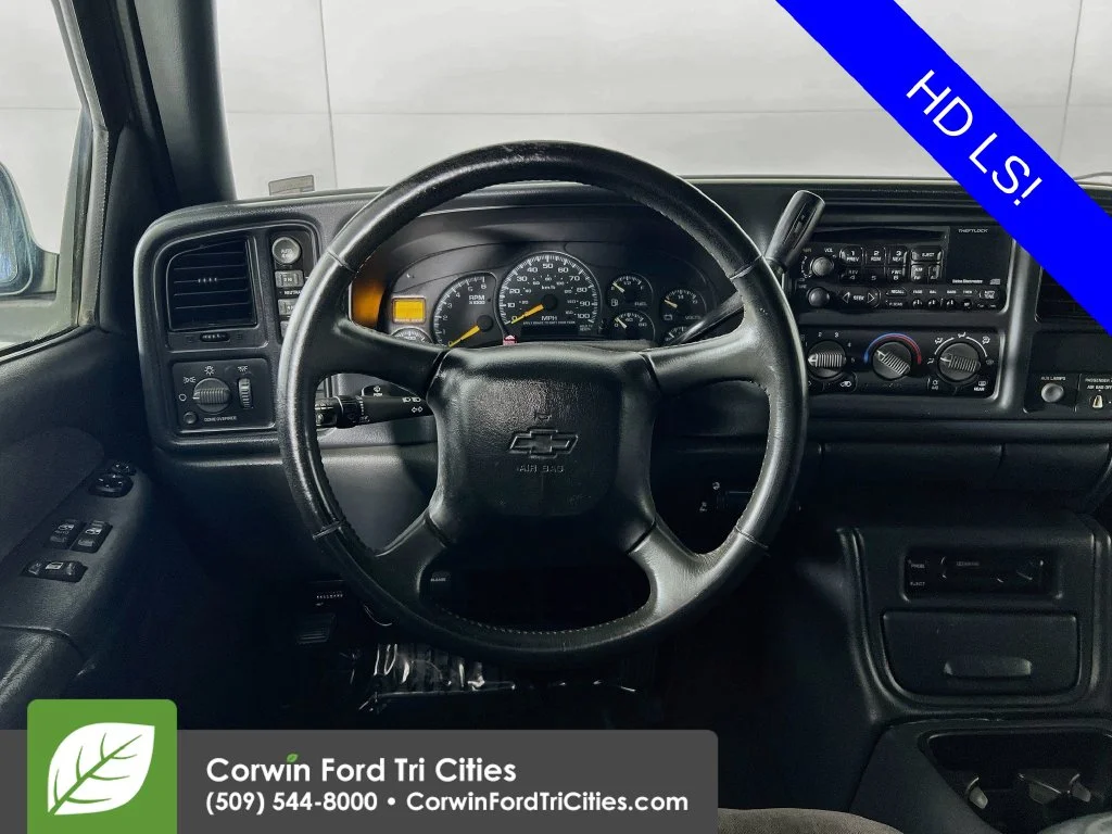 Used 2000 White Chevrolet LS image 21