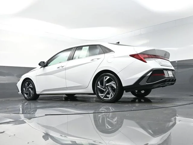 Used 2025 White Hyundai SEL Convenience image 45
