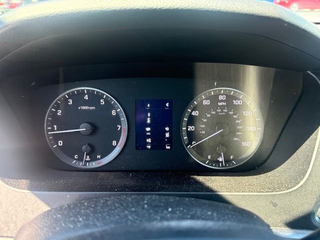 Used 2017 White Hyundai Base image 11