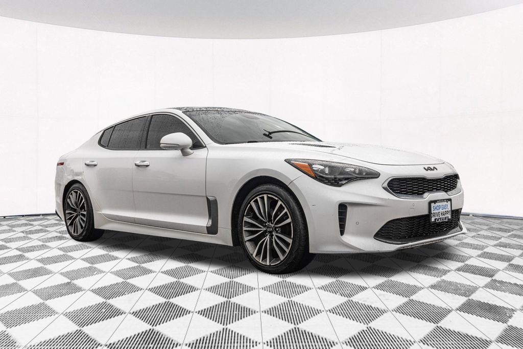 Used 2018 White Kia Premium image 12