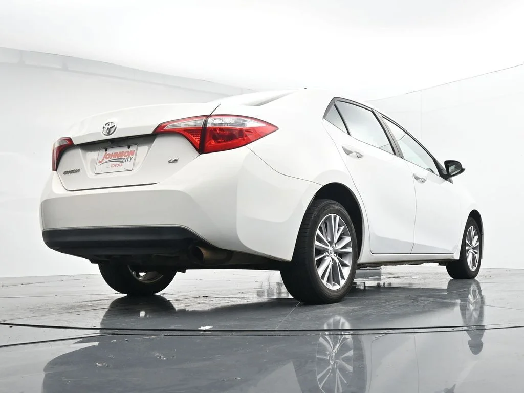 Used 2014 White Toyota LE Plus image 32