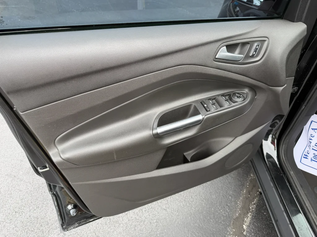 Used 2015 White Ford SE image 4