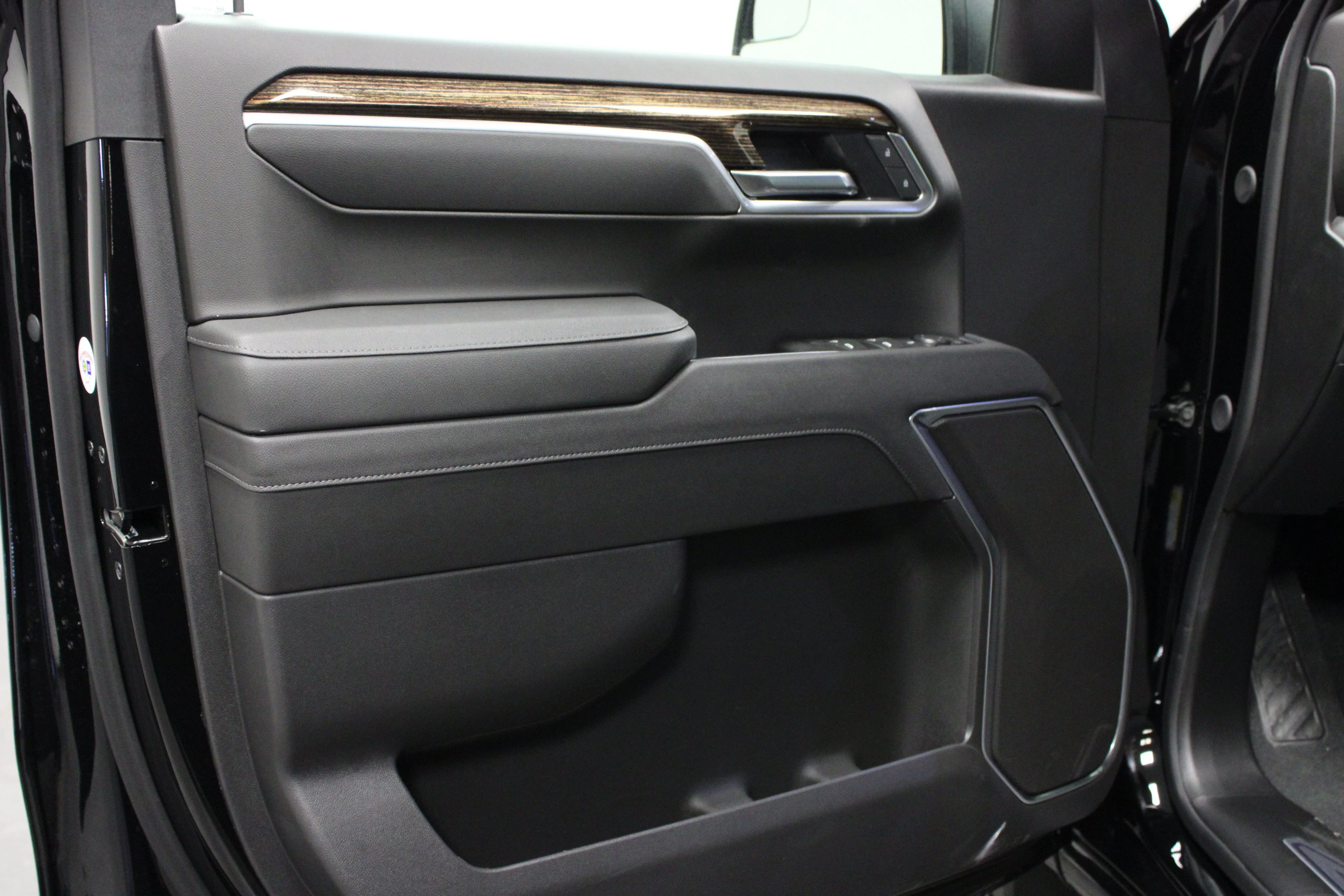 New 2026 Onyx Black GMC Elevation image 11