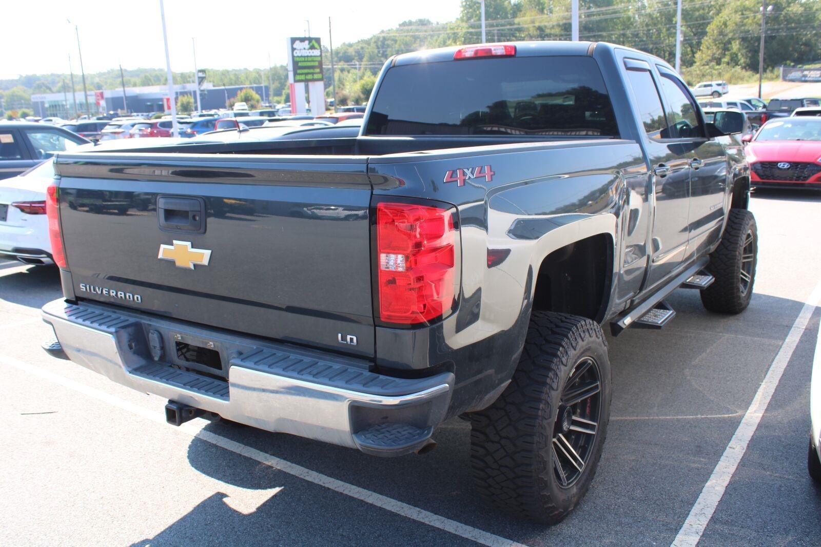 Used 2019 Graphite Metallic Chevrolet LT image 6