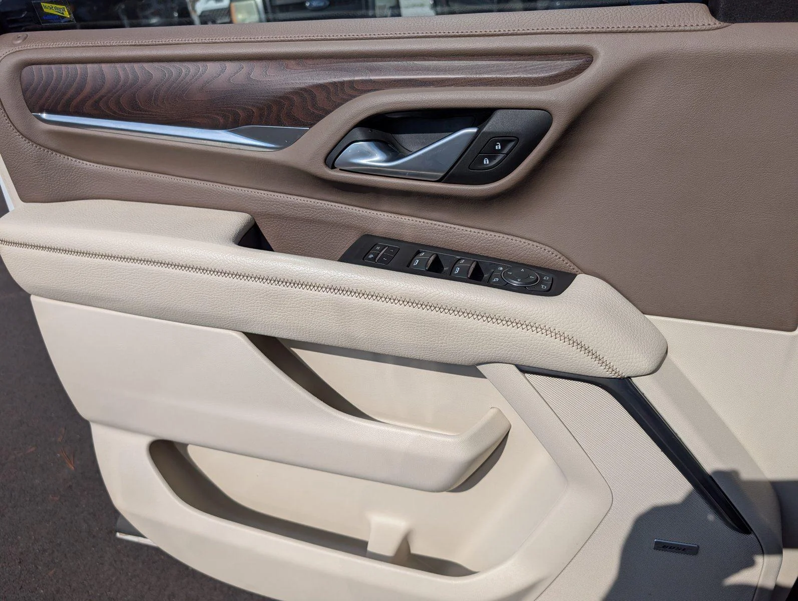 Used 2022 White Frost Tricoat GMC Denali image 15