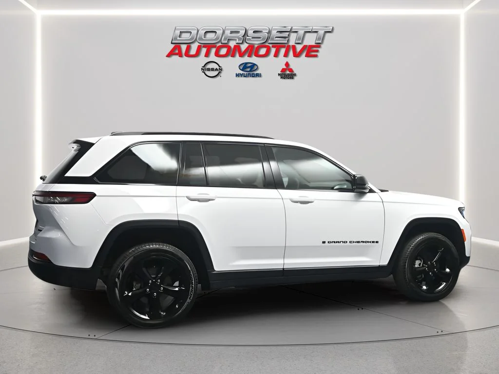 Used 2025 Bright White Clearcoat Jeep Limited image 5
