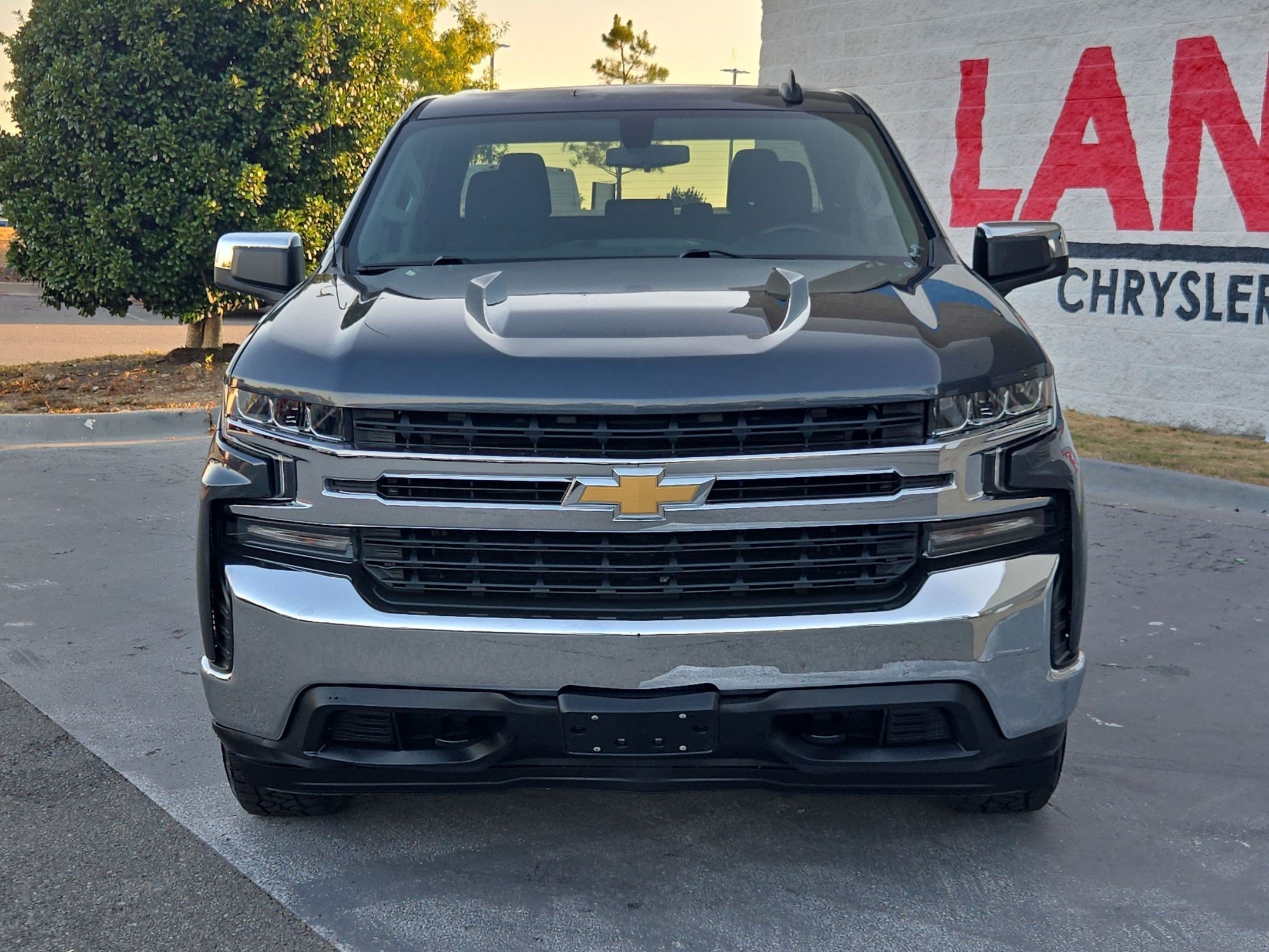 Used 2021 Chevrolet Silverado 1500 LT with VIN 1GCUYDEDXMZ186399 for sale in Little Rock