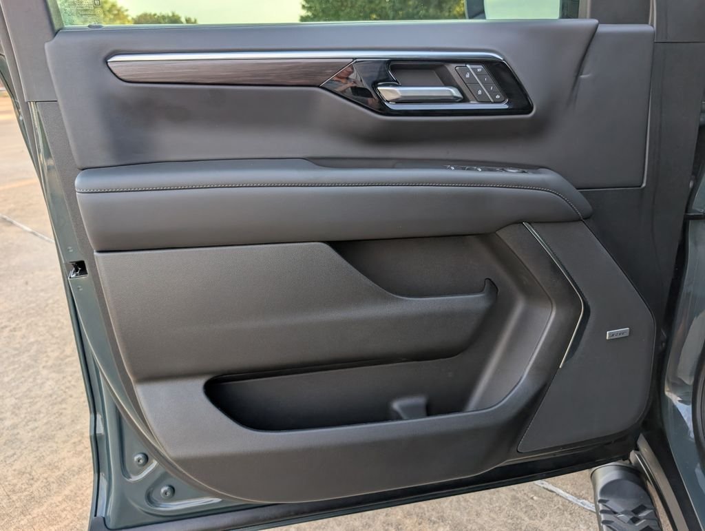 Used 2026 Gray Chevrolet Z71 image 18